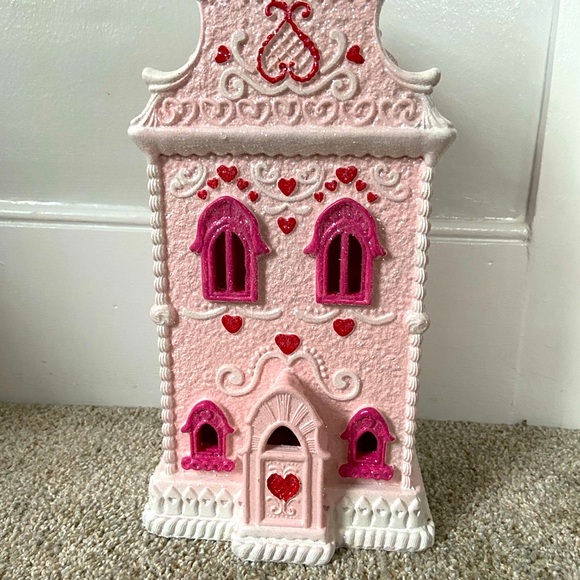 Cupcakes & Cashmere Valentines Day house - Picture 8 of 9